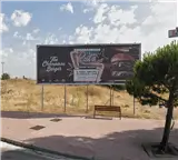 Valla de gran formato en la glorieta de los Jazmines, en el giro de salida hacia Madrid, Móstoles